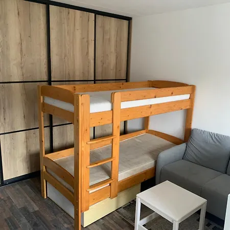 Your 4 - With Free Parking Apartment *