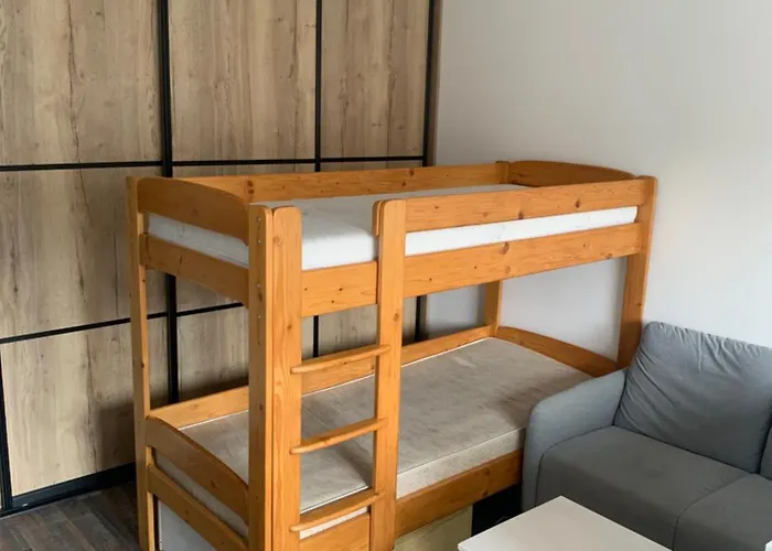 Your 4 - With Free Parking Apartment *