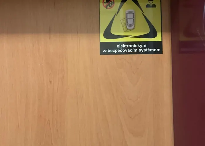 Your 4 - With Free Parking Apartment *